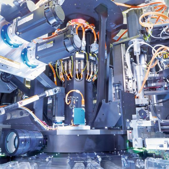In dieser Siebdruckmaschine kommen dezentrale Antriebe von Bosch Rexroth zum Einsatz. In dieser Siebdruckmaschine kommen dezentrale Antriebe von Bosch Rexroth zum Einsatz.