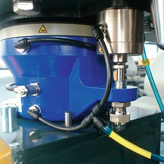 Bild 1: Die PAL-Luftfedern sorgen für optimale Schwingungsisolierung dank niedriger Eigenfrequenzen, die je nach Bauform bei Standardsystemen bis hinunter zu Werten von 1,5 Hz reichen, bei Sondersystemen sogar bis 0,5 Hz.