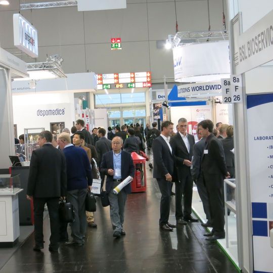 Schon früh am Morgen des ersten Messetages herrscht auf den Ständen und in den Fluren der Halle 8a großer Besucherandrang. Schon früh am Morgen des ersten Messetages herrscht auf den Ständen und in den Fluren der Halle 8a großer Besucherandrang.
