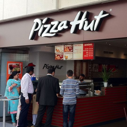 Bleibt bis 2021 Logistik-Partner von Pizza Hut: Meyer Quick Service Logistics (QSL). Bleibt bis 2021 Logistik-Partner von Pizza Hut: Meyer Quick Service Logistics (QSL).