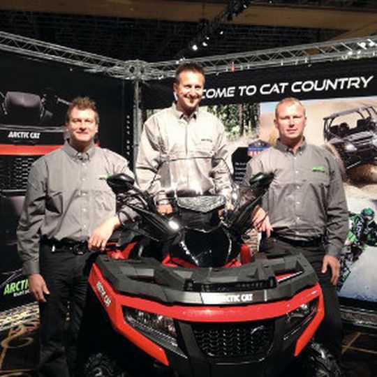 Klaus Mairoser, Arctic Cat Country Manager Österreich & Deutschland und sein Team. Klaus Mairoser, Arctic Cat Country Manager Österreich & Deutschland und sein Team.