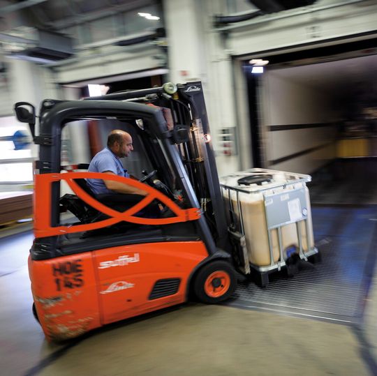 Gefahrstofftransport ist was für Spezialisten. Gefahrstofftransport ist was für Spezialisten.