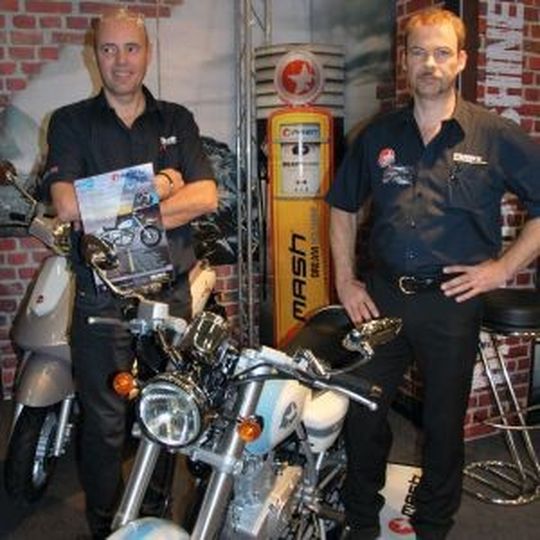 Dennis Ennesser und Dierk Masurat von France Equipmement zeigen in Würzburg sechs Mash-Modelle. Dennis Ennesser und Dierk Masurat von France Equipmement zeigen in Würzburg sechs Mash-Modelle.
