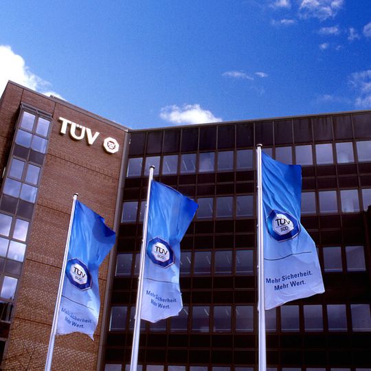 TÜV Süd und ESPEC testen in Zukunft gemeinschaftlich die Sicherheit verschiedener Batteriesysteme. TÜV Süd und ESPEC testen in Zukunft gemeinschaftlich die Sicherheit verschiedener Batteriesysteme.