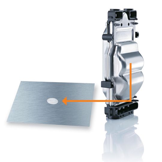 Eloxal partiell plus ist eine Lösung für partiell anodisch oxidierte Aluminiumwerkstücke, die reproduzierbar und lagegenau eloxalfreie Stellen erzielt. Eloxal partiell plus ist eine Lösung für partiell anodisch oxidierte Aluminiumwerkstücke, die reproduzierbar und lagegenau eloxalfreie Stellen erzielt.