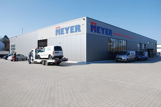 Der Neubau auf dem 6.700 Quadratmeter großen Grundstück befindet sich direkt am Kreisel der Nordstraße. Die Arbeitsabläufe im Betrieb sind perfekt aufeinander abgestimmt.