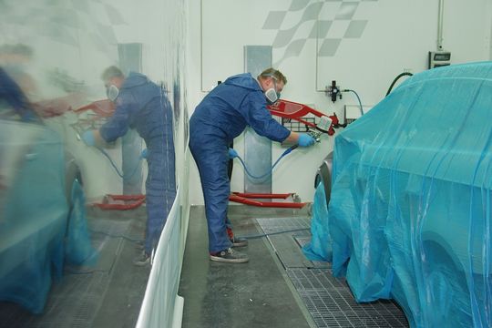 Die Reparaturlackierung wird immer komplexer – ein Merkblatt hilft, den Überblick zu behalten. Die Reparaturlackierung wird immer komplexer – ein Merkblatt hilft, den Überblick zu behalten.