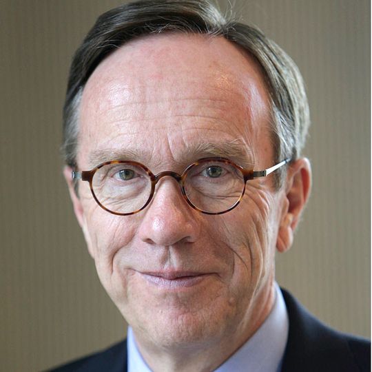 Matthias Wissmann ist für die Amtsperiode bis 2016 als VDA-Präsident wiedergewählt worden. Matthias Wissmann ist für die Amtsperiode bis 2016 als VDA-Präsident wiedergewählt worden.
