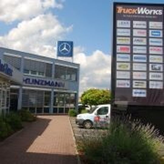 Der Mercedes-Vertreter Kunzmann in Aschaffenburg bietet dem Trucker umfassenden Service. Der Mercedes-Vertreter Kunzmann in Aschaffenburg bietet dem Trucker umfassenden Service.