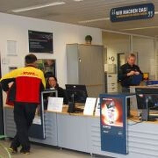 Die Serviceassistentin im Paderborner MAN-Center sorgt für die Mobilität der Brummifahrer.