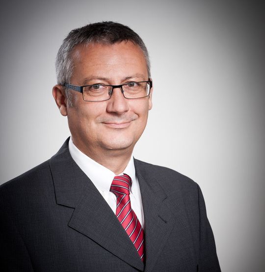 Norbert Burggraf ist neuer Geschäftsführer bei Novia, einer Tochtergesellschaft der Provadis Partner für Bildung und Beratung. Norbert Burggraf ist neuer Geschäftsführer bei Novia, einer Tochtergesellschaft der Provadis Partner für Bildung und Beratung.