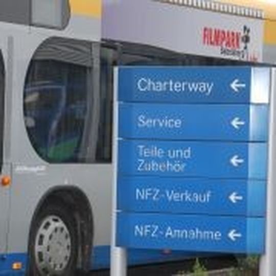 Ob Verkauf, Service oder sonstige Dienstleistungen wie HU oder Fahrzeugaufbereitung – bei Mercedes in Langenhagen ist alles möglich. Ob Verkauf, Service oder sonstige Dienstleistungen wie HU oder Fahrzeugaufbereitung – bei Mercedes in Langenhagen ist alles möglich.