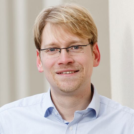 HHL-Absolvent und Smartpatient-Mitbegründer Philipp Legge: „Als Therapieassistent auf dem Handy überträgt Mytherapy die Diabetes-Therapie jeden Tag in eine übersichtliche Aufgabenliste, die der Patient oder die Patientin nach und nach abarbeitet.“ HHL-Absolvent und Smartpatient-Mitbegründer Philipp Legge: „Als Therapieassistent auf dem Handy überträgt Mytherapy die Diabetes-Therapie jeden Tag in eine übersichtliche Aufgabenliste, die der Patient oder die Patientin nach und nach abarbeitet.“