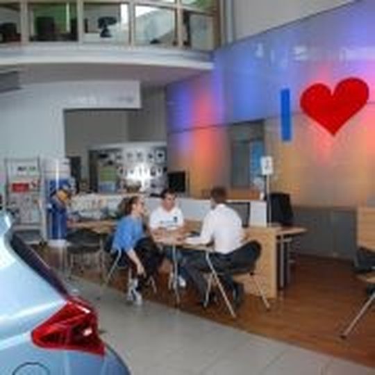 Die Kunden des Autohauses Yvel werden direkt vom Serviceberater empfangen. Die Kunden des Autohauses Yvel werden direkt vom Serviceberater empfangen.