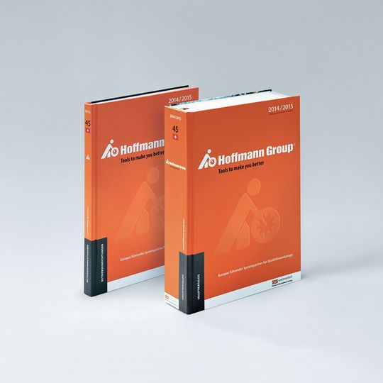 La «Bible orange» de l'outillage d'Hoffmann Group contient plus de 62 000 articles. La «Bible orange» de l'outillage d'Hoffmann Group contient plus de 62 000 articles.