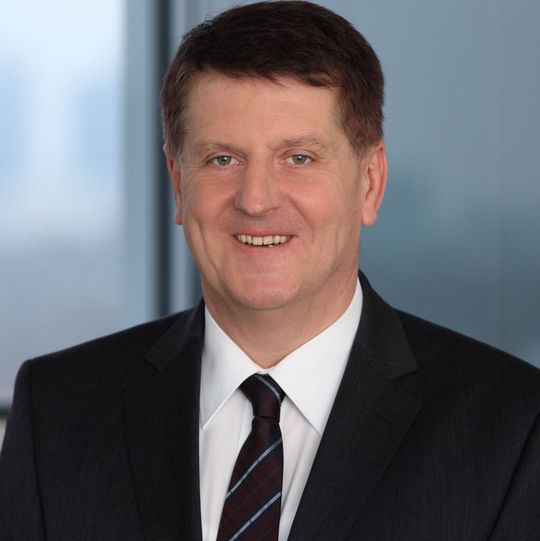 „Wir haben für Tesium ein innovatives und technologieübergreifendes Konzept entwickelt, das Aspekte der Versorgungssicherheit, Wirtschaftlichkeit und des Umweltschutzes gleichzeitig beachtet“, so Ralf Reifferscheidt, Geschäftsfüher von Pöyry Deutschland. „Wir haben für Tesium ein innovatives und technologieübergreifendes Konzept entwickelt, das Aspekte der Versorgungssicherheit, Wirtschaftlichkeit und des Umweltschutzes gleichzeitig beachtet“, so Ralf Reifferscheidt, Geschäftsfüher von Pöyry Deutschland.