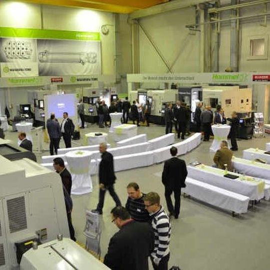 Die Werkzeugmaschinen der Hersteller Quaser und Nakamura-Tome stießen bei den Teilnehmern auf großes Interesse.