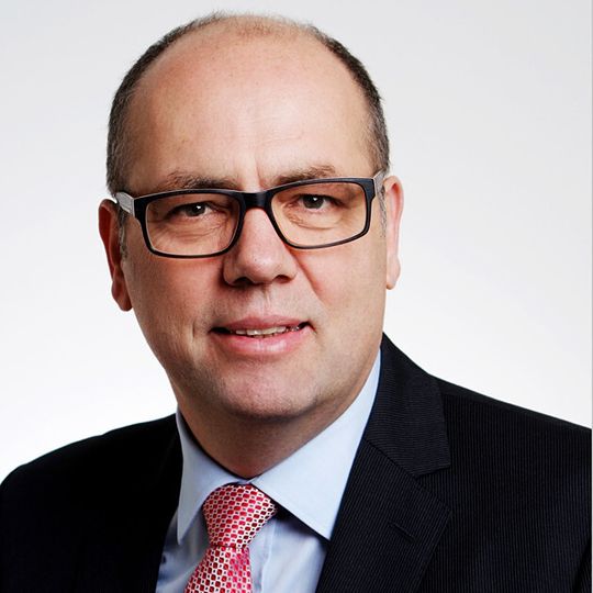 Ralph Lauxmann, ab 1. Januar 2015 neuer Leiter Systems & Technology der Division Chassis & Safety und Mitglied der Geschäftsleitung. Ralph Lauxmann, ab 1. Januar 2015 neuer Leiter Systems & Technology der Division Chassis & Safety und Mitglied der Geschäftsleitung.