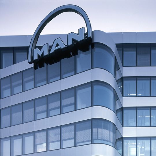 MAN erwägt Kurzarbeit für das Münchner Werk . In Salzgitter und Steyr läuft bereits die Kurzarbeit seit mehreren Wochen. MAN erwägt Kurzarbeit für das Münchner Werk . In Salzgitter und Steyr läuft bereits die Kurzarbeit seit mehreren Wochen.