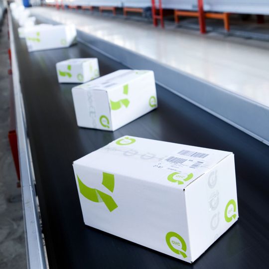 QVC Deutschland hat den Vertrag mit der Österreichischen Post um weitere vier Jahre verlängert. QVC Deutschland hat den Vertrag mit der Österreichischen Post um weitere vier Jahre verlängert.