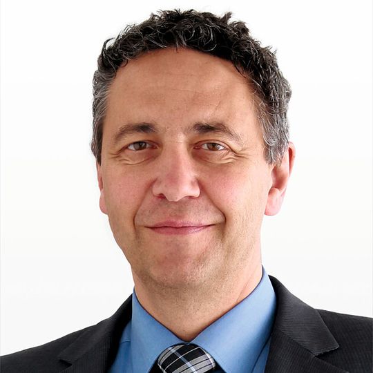 Dr. Klaus Kremper, Vorsitzender des Vorstands/CEO der Knauf Interfer SE: „Unter der Führung von Friedrich W. R. Brökelmann hat das Traditionsunternehmen einen wahren Innovationsschub erlebt. Diesen Weg werden wir fortsetzen.“ Dr. Klaus Kremper, Vorsitzender des Vorstands/CEO der Knauf Interfer SE: „Unter der Führung von Friedrich W. R. Brökelmann hat das Traditionsunternehmen einen wahren Innovationsschub erlebt. Diesen Weg werden wir fortsetzen.“