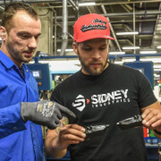 PS-Profi Sidney Hoffmann ist das neue Gesicht von Hella Pagid.