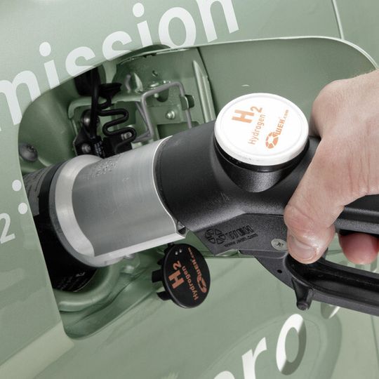 Toyota verkauft bald Pkw mit Wasserstoff-Antrieb. Doch auch dieser Kraftstoff macht in der Praxis Probleme. Toyota verkauft bald Pkw mit Wasserstoff-Antrieb. Doch auch dieser Kraftstoff macht in der Praxis Probleme.