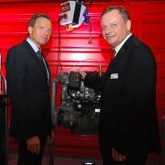 Die A.T.U-Geschäftsführer Norbert Scheuch (li.) und Andreas Schmidt gehen in die Qualitätsoffensive.