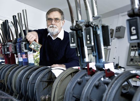 Um in großen Rangieranlagen den Überblick zu behalten, wo sich welche Güterwagen befinden, hat Dr. Peter Faubel (59) Radsensoren so weiter entwickelt, dass sie die Messdaten der Züge drahtlos funken können.