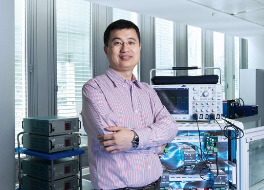 Smart Grids brauchen andere Schutzvorkehrungen als konventionelle Stromnetze. Für den Bereich der Niederspannungsnetze entwickelt Dr. Yue Zhuo (44) von Corporate Technology in Peking, China, neue Schutzkonzepte.