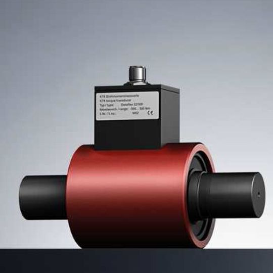 Die Dataflex-Baureihe (links) ist schnell und zuverlässig. Mit einer Abtastrate von 10 kHz ermöglicht das System die Messung gefährlicher Drehmomentspitzen hochdynamischer Antriebe.
