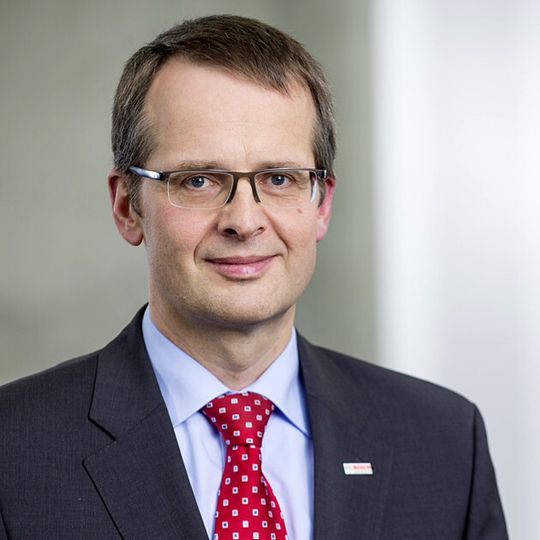 Dr. Hanns Bernd Ketteler wird zum 1. Januar 2015 zum Mitglied der Geschäftsführung der ZF Lenksysteme GmbH bestellt.