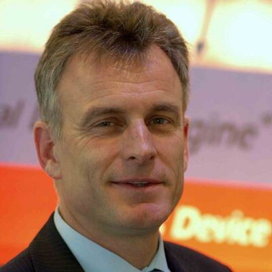 PLS-Geschäftsführer Thomas Bauch: "Wie bei LieberLieber Software registrieren wir seit geraumer Zeit ein deutlich wachsendes Interesse an modellbasierten Embedded-Entwicklungen. Bislang fehlte es diesem interessanten Zukunftsmarkt allerdings noch an optimierten Lösungen, um die entstehende Software direkt aus dem Modell heraus auf der spezifischen Hardware testen und debuggen zu können. Durch die enge Zusammenarbeit mit den Enterprise Architect-Spezialisten erschließen wir Embedded-Entwicklern völlig neue Möglichkeiten, die ihnen letztlich viel Zeit und Geld sparen helfen." PLS-Geschäftsführer Thomas Bauch: "Wie bei LieberLieber Software registrieren wir seit geraumer Zeit ein deutlich wachsendes Interesse an modellbasierten Embedded-Entwicklungen. Bislang fehlte es diesem interessanten Zukunftsmarkt allerdings noch an optimierten Lösungen, um die entstehende Software direkt aus dem Modell heraus auf der spezifischen Hardware testen und debuggen zu können. Durch die enge Zusammenarbeit mit den Enterprise Architect-Spezialisten erschließen wir Embedded-Entwicklern völlig neue Möglichkeiten, die ihnen letztlich viel Zeit und Geld sparen helfen."