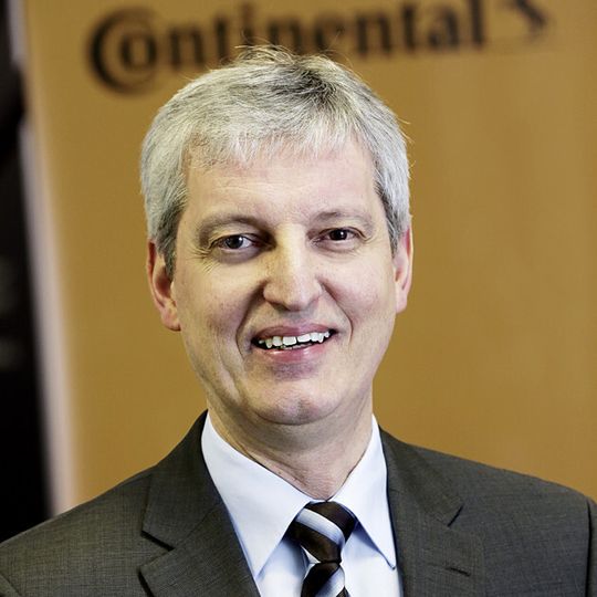 Hans-Jürgen Duensing wird mit Wirkung ab 1. Mai 2015 in den Vorstand der Continental AG berufen. Hans-Jürgen Duensing wird mit Wirkung ab 1. Mai 2015 in den Vorstand der Continental AG berufen.
