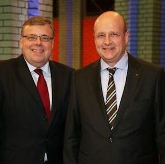 Jürgen Vormann und Dr. Roland Mohr (links), der scheidende Geschäftsführervon Infraserv Höchst, informierten über aktuelle Projekte im Industriepark Höchst und die Geschäftsentwicklung der Standortbetreibergesellschaft. Jürgen Vormann und Dr. Roland Mohr (links), der scheidende Geschäftsführervon Infraserv Höchst, informierten über aktuelle Projekte im Industriepark Höchst und die Geschäftsentwicklung der Standortbetreibergesellschaft.