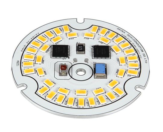 Die Acrich-Technik von Seoul Semiconductor wird weltweit in vielen LED-Beleuchtungslösungen eingesetzt. Ein wesentlicher Vorteil ist die Tatsache, dass kein AC/DC-Wandler verbaut wird. Die Acrich-Technik von Seoul Semiconductor wird weltweit in vielen LED-Beleuchtungslösungen eingesetzt. Ein wesentlicher Vorteil ist die Tatsache, dass kein AC/DC-Wandler verbaut wird.