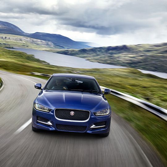 Novelis entwickelte in Zusammenarbeit mit Jaguar innovative Aluminiumblechlösungen für den Jaguar XE. Novelis entwickelte in Zusammenarbeit mit Jaguar innovative Aluminiumblechlösungen für den Jaguar XE.