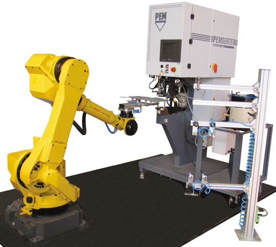 Die Einpressmaschine kann standardmässig in ein Robotersystem oder eine automatisierte Einheit eingebunden werden. Die Einpressmaschine kann standardmässig in ein Robotersystem oder eine automatisierte Einheit eingebunden werden.