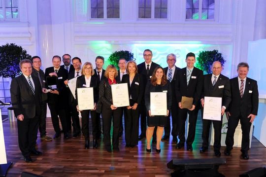 Über den Umweltpreis für Unternehmen freuen sich die Unternehmen Mader, Elobau, Sick, Ensinger Mineral-Heilquellen und Theo Beutinger. Über den Umweltpreis für Unternehmen freuen sich die Unternehmen Mader, Elobau, Sick, Ensinger Mineral-Heilquellen und Theo Beutinger.