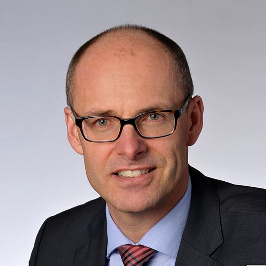 Dr. Ulrich Hauck wird ab dem 1. April 2015 die Position des Finanzvorstands übernehmen. Dr. Ulrich Hauck wird ab dem 1. April 2015 die Position des Finanzvorstands übernehmen.