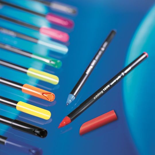 Huettemann verantworter die gesamte Logistik für die Edding-Produkte wie den 1200 Color Pen. Huettemann verantworter die gesamte Logistik für die Edding-Produkte wie den 1200 Color Pen.