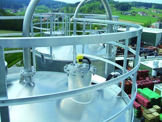 Siloanlagen umfassen weit mehr als das eigentliche Silo. Die Füllstandmesstechnik ist mittlerweile ein wesentlicher Bestandteil der Anlage. Siloanlagen umfassen weit mehr als das eigentliche Silo. Die Füllstandmesstechnik ist mittlerweile ein wesentlicher Bestandteil der Anlage.