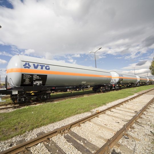 Mit der Übernahme von rund 30.000 Wagen der Ahaus Alstätter Eisenbahn hat VTG seine Position als größter privater Waggonvermieter Europas ausgebaut. Mit der Übernahme von rund 30.000 Wagen der Ahaus Alstätter Eisenbahn hat VTG seine Position als größter privater Waggonvermieter Europas ausgebaut.
