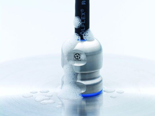 Bild: Die Edelstahl-Kabelverschraubung Skintop Hygenic wurde speziell für den Einsatz in der Lebensmittelproduktion oder der Pharmaindustrie entwickelt. Bild: Die Edelstahl-Kabelverschraubung Skintop Hygenic wurde speziell für den Einsatz in der Lebensmittelproduktion oder der Pharmaindustrie entwickelt.