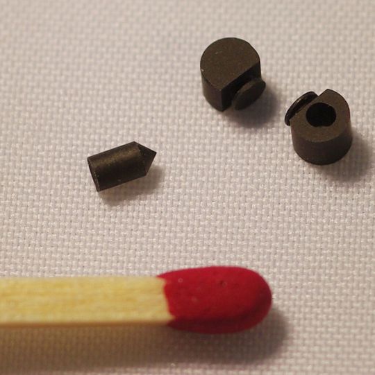 Mikrobauteile aus Dimacer. Mikrobauteile aus Dimacer.