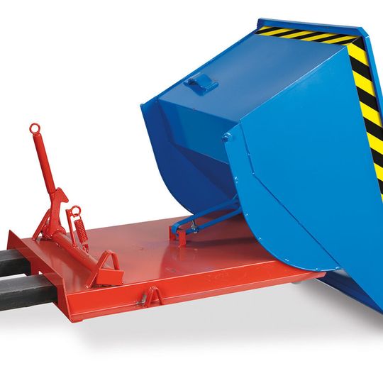 Kippen und Verriegeln erfolgt selbstständig, der Fahrer muss dabei den Stapler nicht verlassen. Kippen und Verriegeln erfolgt selbstständig, der Fahrer muss dabei den Stapler nicht verlassen.