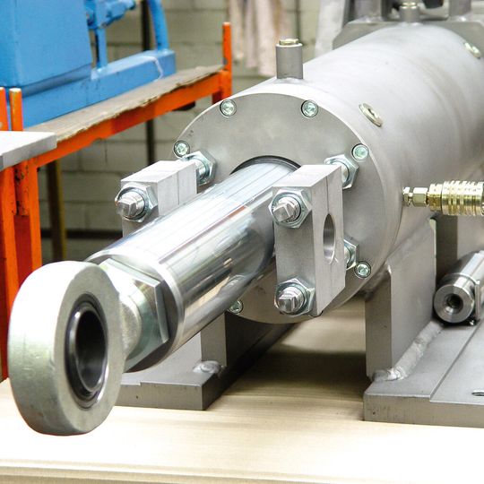 Hydraulikzylinder unterliegen strengen Normen und müssen hohen branchenspezifischen Anforderungen genügen.