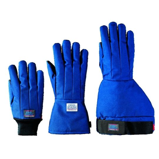 Bild 1: Als Außenmaterial der Schutzhandschuhe für Arbeiten mit tiefkaltem Stickstoff dient halbdurchlässiges Nylon, das zu 100% wasserabweisend und gleichzeitig atmungsaktiv ist. Ein Polyolifin-/Polyesterfutter gewährleistet die Kälteisolierung. Bild 1: Als Außenmaterial der Schutzhandschuhe für Arbeiten mit tiefkaltem Stickstoff dient halbdurchlässiges Nylon, das zu 100% wasserabweisend und gleichzeitig atmungsaktiv ist. Ein Polyolifin-/Polyesterfutter gewährleistet die Kälteisolierung.