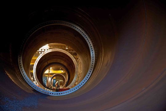 Als einer der weltweit größten Stahlrohrhersteller für die Offshore-Industrie setzt Sif Group BV auf ein OEE-System (Overall Equipment Efficiency), um hochwertige Monopiles für Offshore-Windparks sowie die Öl- und Gasindustrie zu fertigen Als einer der weltweit größten Stahlrohrhersteller für die Offshore-Industrie setzt Sif Group BV auf ein OEE-System (Overall Equipment Efficiency), um hochwertige Monopiles für Offshore-Windparks sowie die Öl- und Gasindustrie zu fertigen