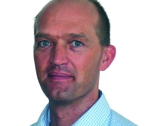 Frank Gabler, FEG Forschungs- und Entwicklungsgesellschaft in Oelsnitz: „Wichtig für mich war, dass es sich um ein flexibles Konzept handelt, das nicht starr auf ein Teil ausgelegt ist, sondern für die Bearbeitung anderer flacher Werkstücke offen ist.“ Frank Gabler, FEG Forschungs- und Entwicklungsgesellschaft in Oelsnitz: „Wichtig für mich war, dass es sich um ein flexibles Konzept handelt, das nicht starr auf ein Teil ausgelegt ist, sondern für die Bearbeitung anderer flacher Werkstücke offen ist.“